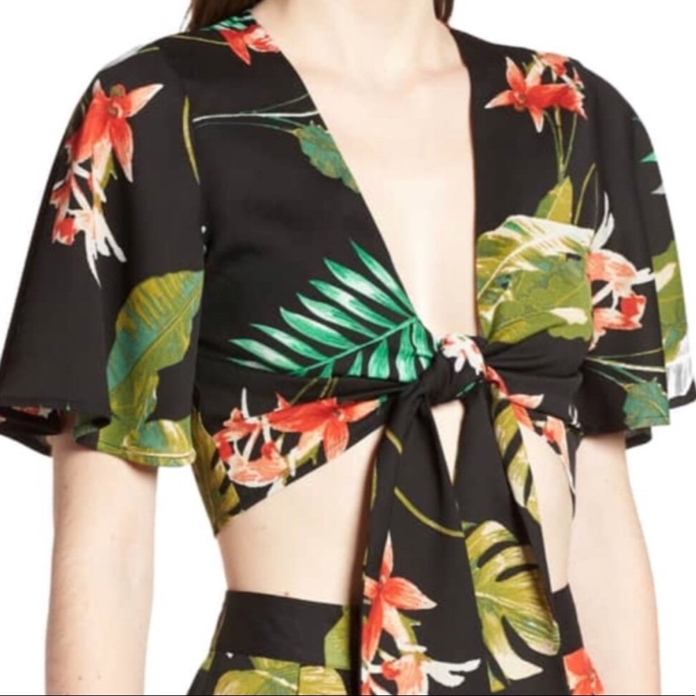 Lydellle Nordstrom ~Floral front tye woven top NWT